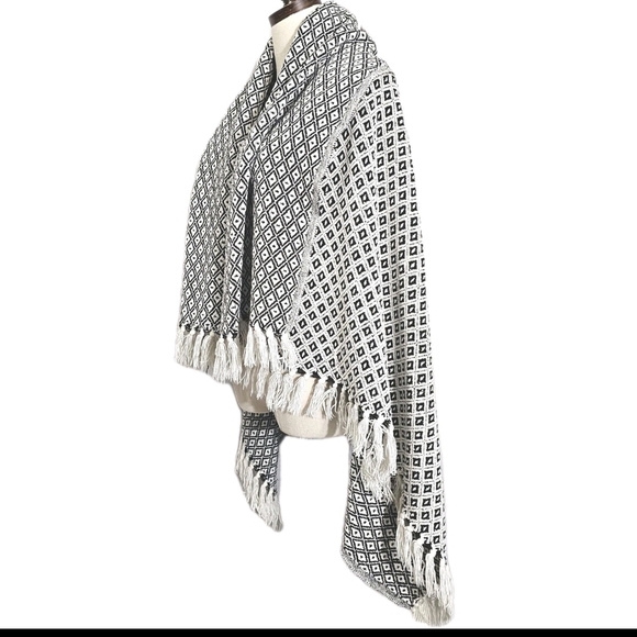 White and Black Geometric Southwest Fringed Bohemian Wrap Scarf  54 in x 44 in - Picture 3 of 12